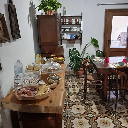 Oda ve Kahvaltı S'antalena