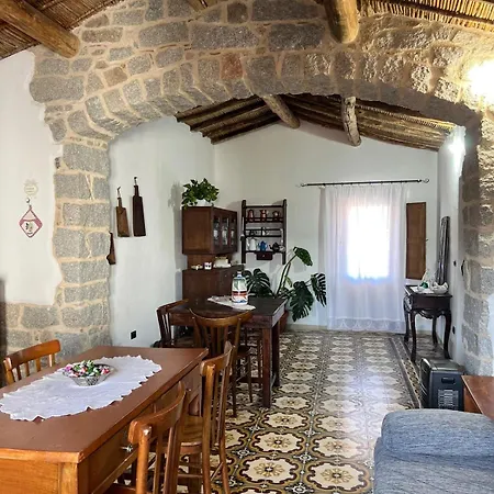 Oda ve Kahvaltı S'antalena Orgosolo